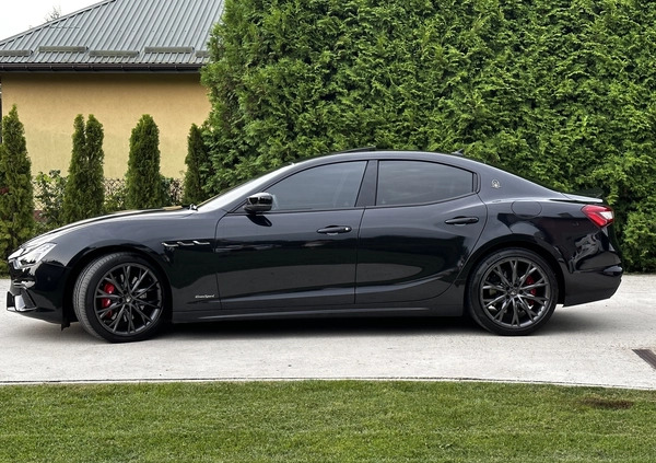 Maserati Ghibli cena 269000 przebieg: 29800, rok produkcji 2020 z Rzeszów małe 232